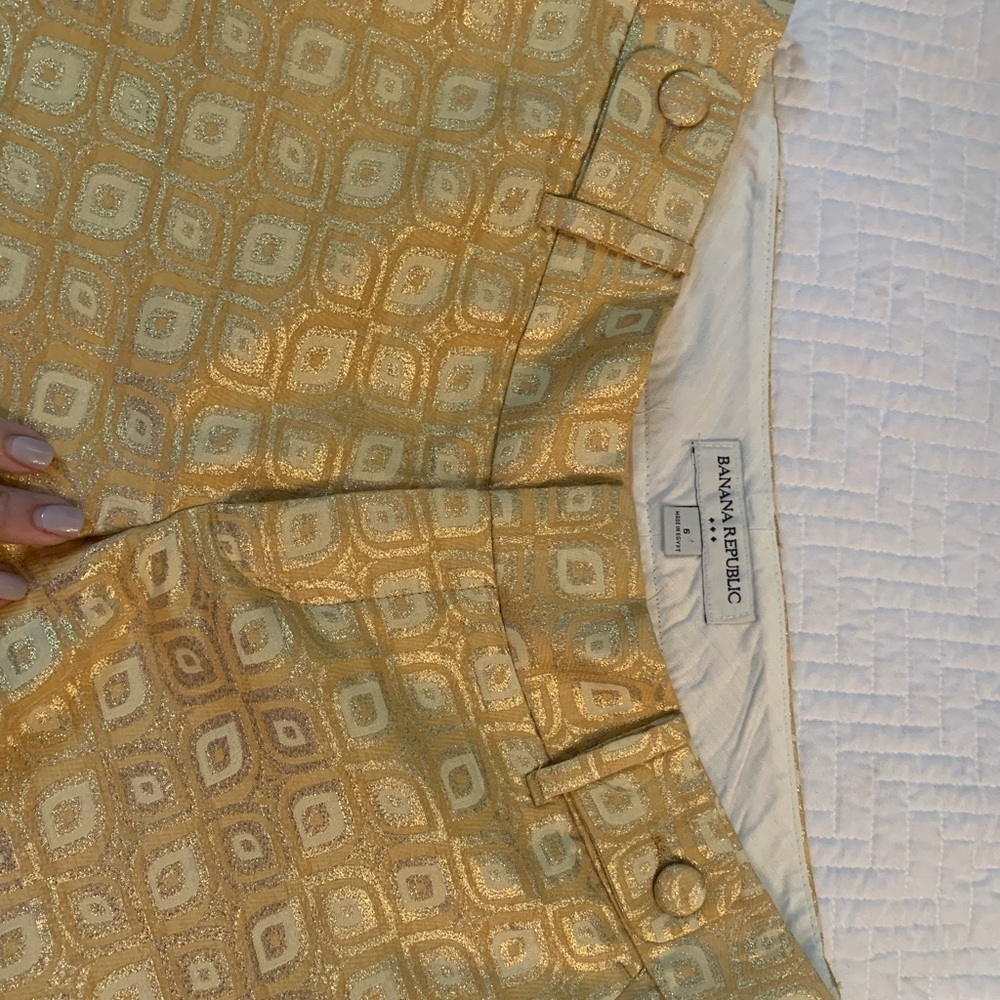 Gold Banana Republic Shorts - Picture 3 of 3